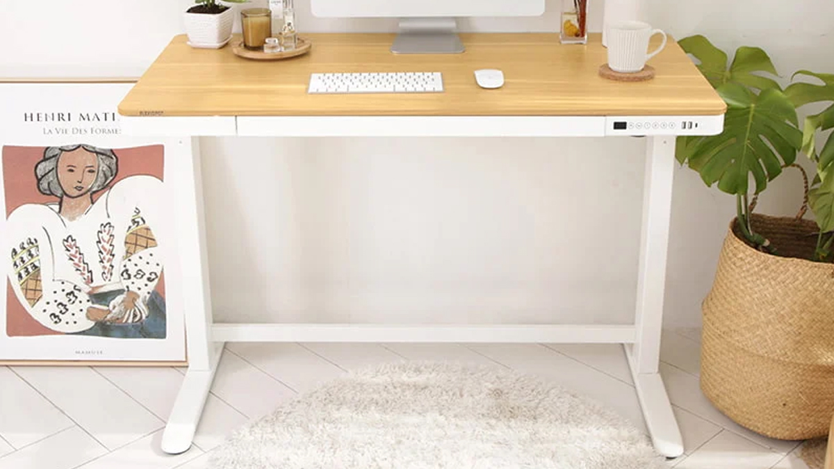 Testing the FlexiSpot Comhar EW8M standing desk