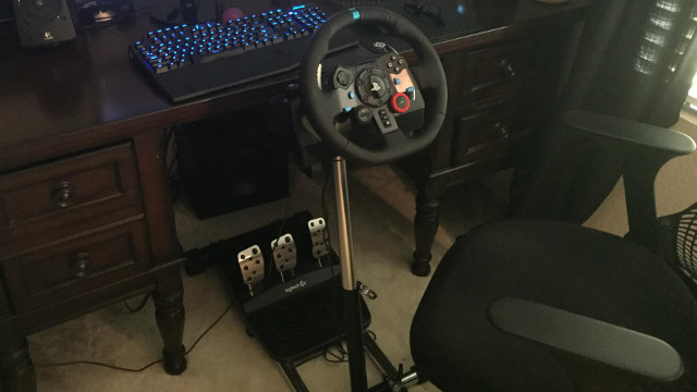 Logitech G920 Driving Force steering wheel review