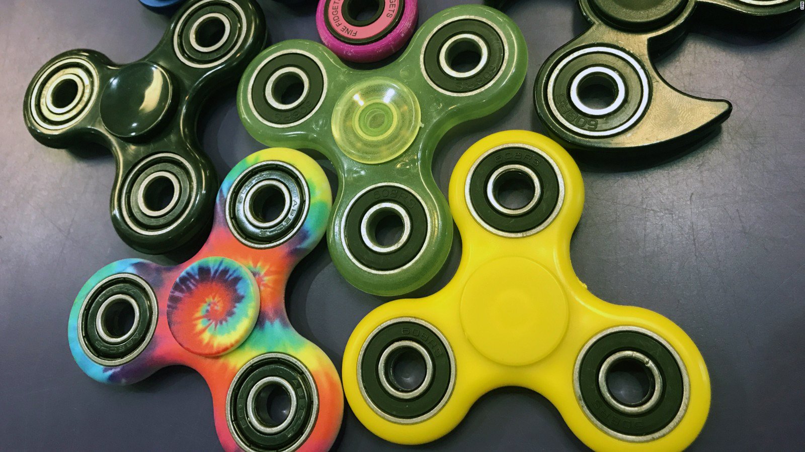 de Snestorm Mansion 10 Games You Can Play While Using a Fidget Spinner - GameRevolution