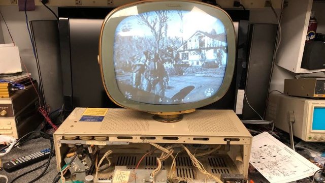Fallout 4 Playing on This Fallout-Style TV Just Made Our 2018 ...