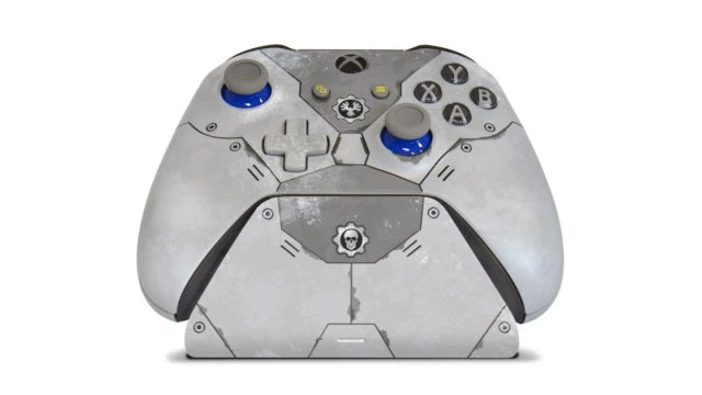 Gears 5 Kait Diaz wireless controller and charging stand