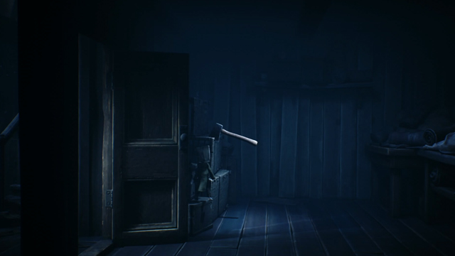 How to pull the axe out of the wood in Little Nightmares 2