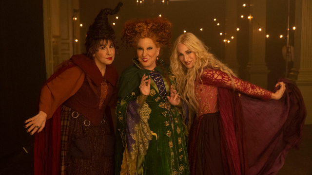 hocus pocus 2 release time on disney plus