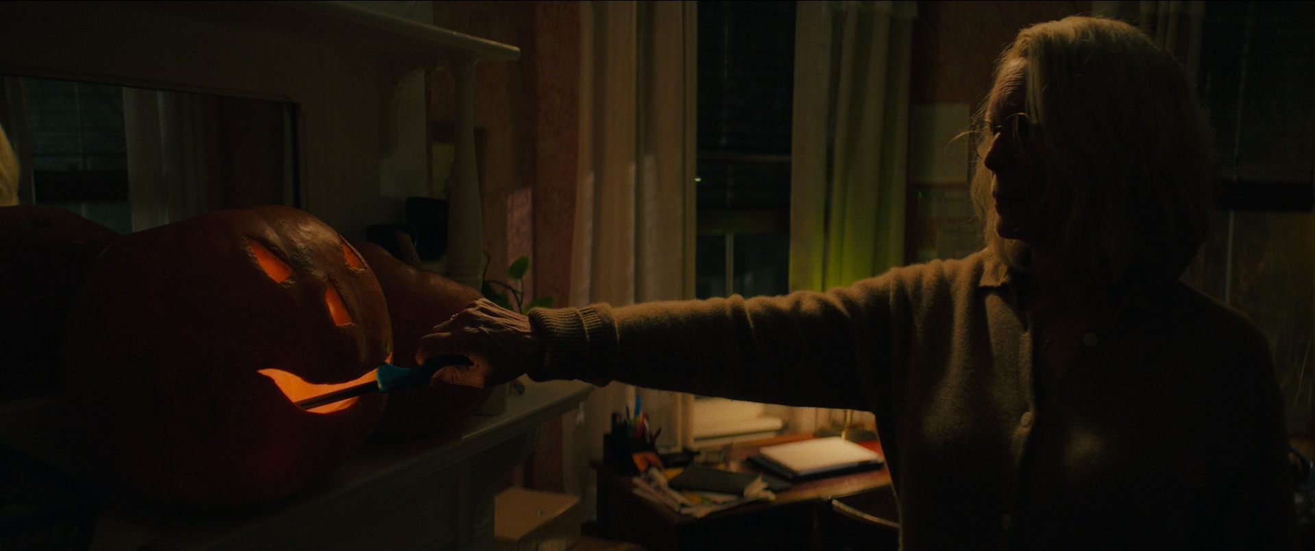 Halloween Ends Does Jamie Lee Curtis' Laurie Strode Die? GameRevolution