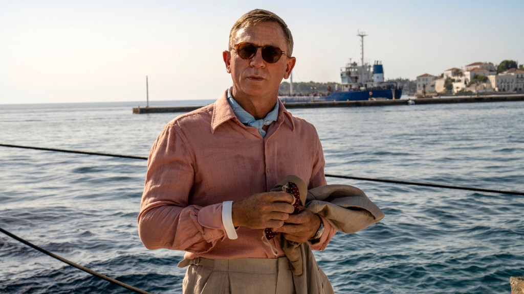 glass onion knives out sequel daniel craig