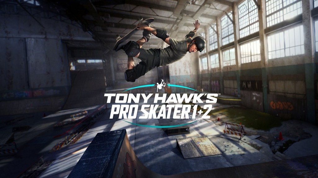Tony Hawk exécutant un tour de skate derrière le logo Pro Skater 1+2.