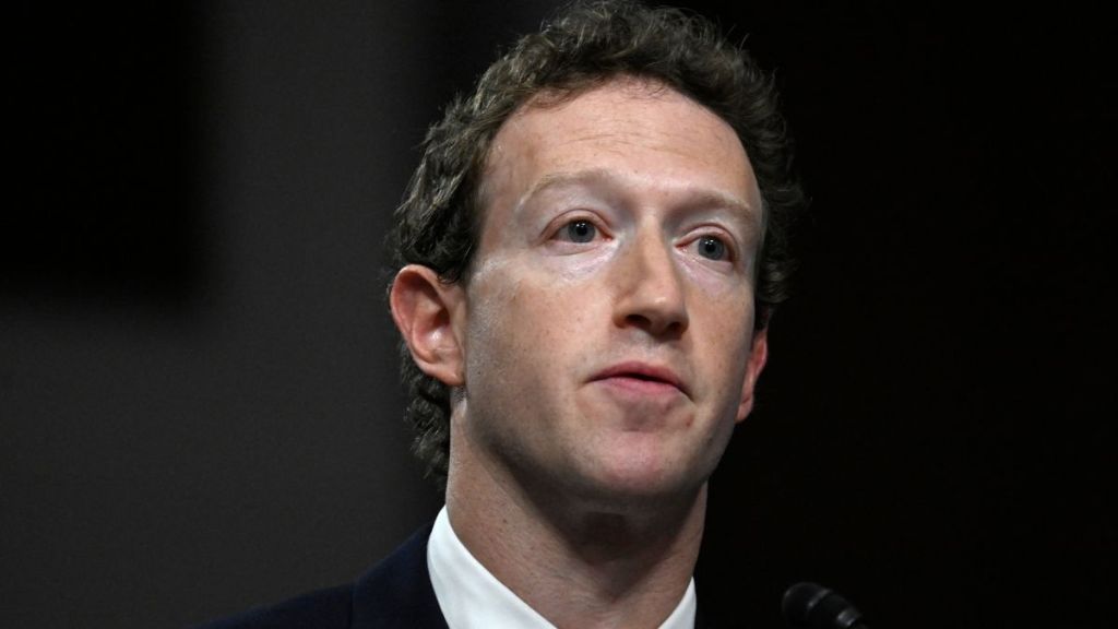 Mark Zuckerberg Unveils Meta Glasses With Display Aimed at 'Superintelligence'