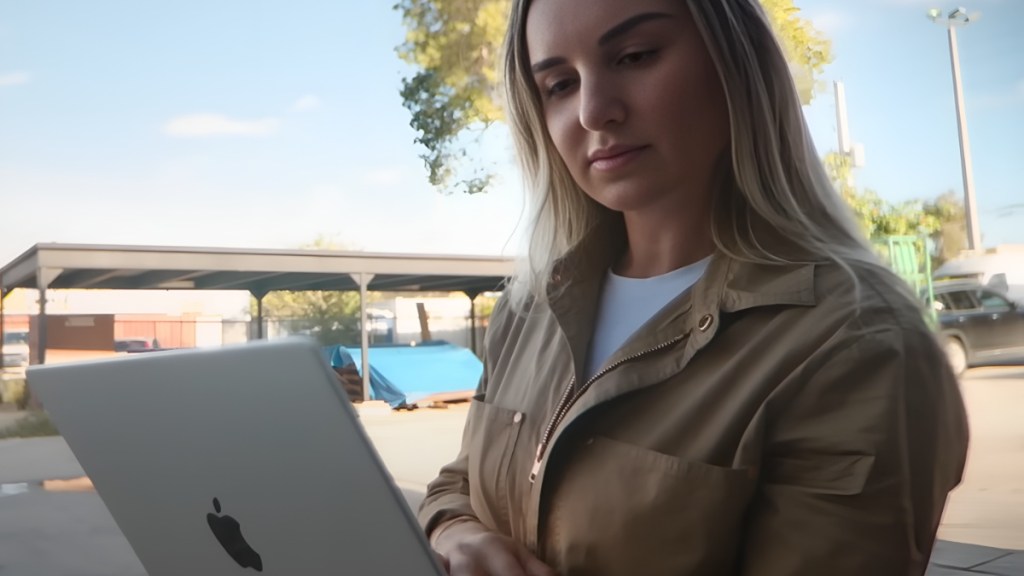 event 2025 apple macbook