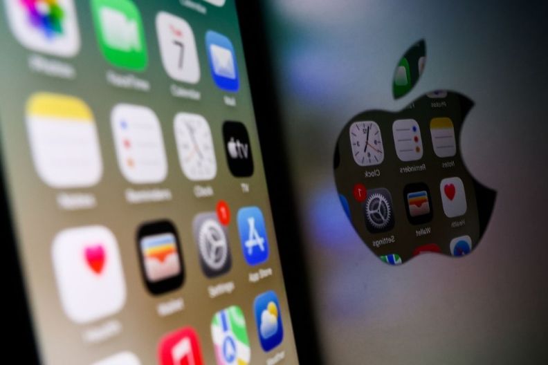 Fans React to Apple’s New M5 Chip, Which Gives AI Power a Boost