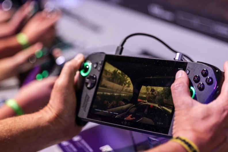 Xbox ROG Ally X Arrives Early to Lucky Gamers’ Doorsteps