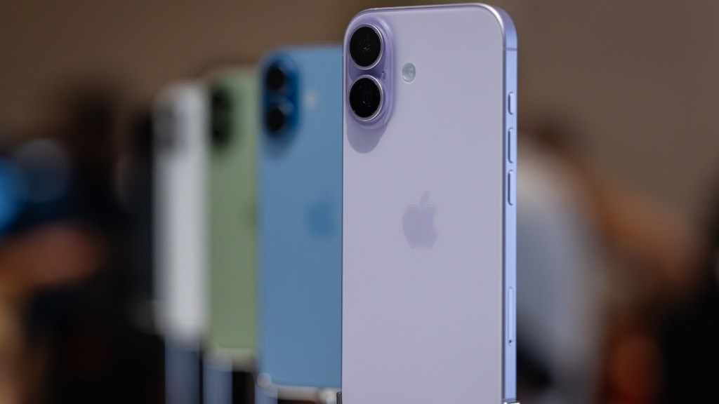 Internet Ridicules $230 iPhone Pocket After Launch