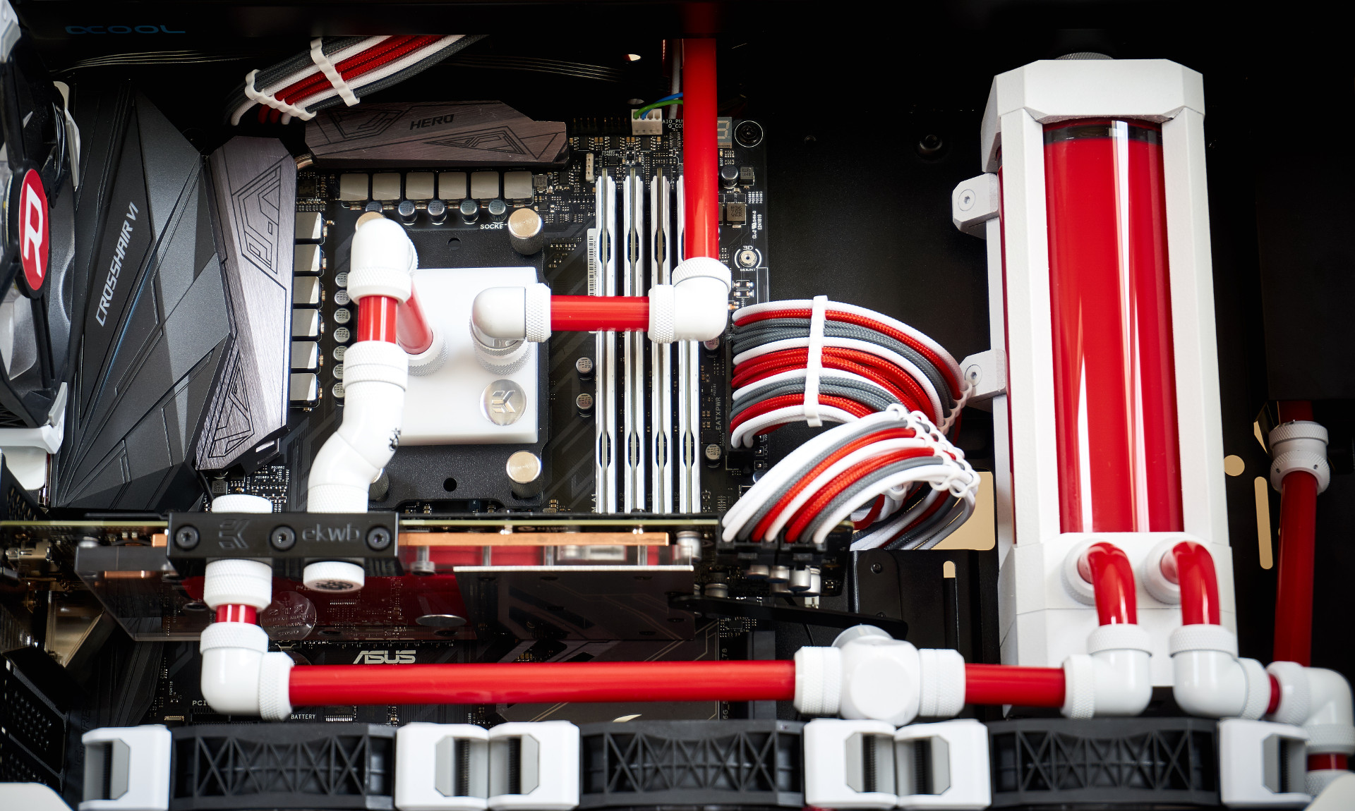 Gaming PC of the Month: WallyWest's White Zenith Gaming Build #4