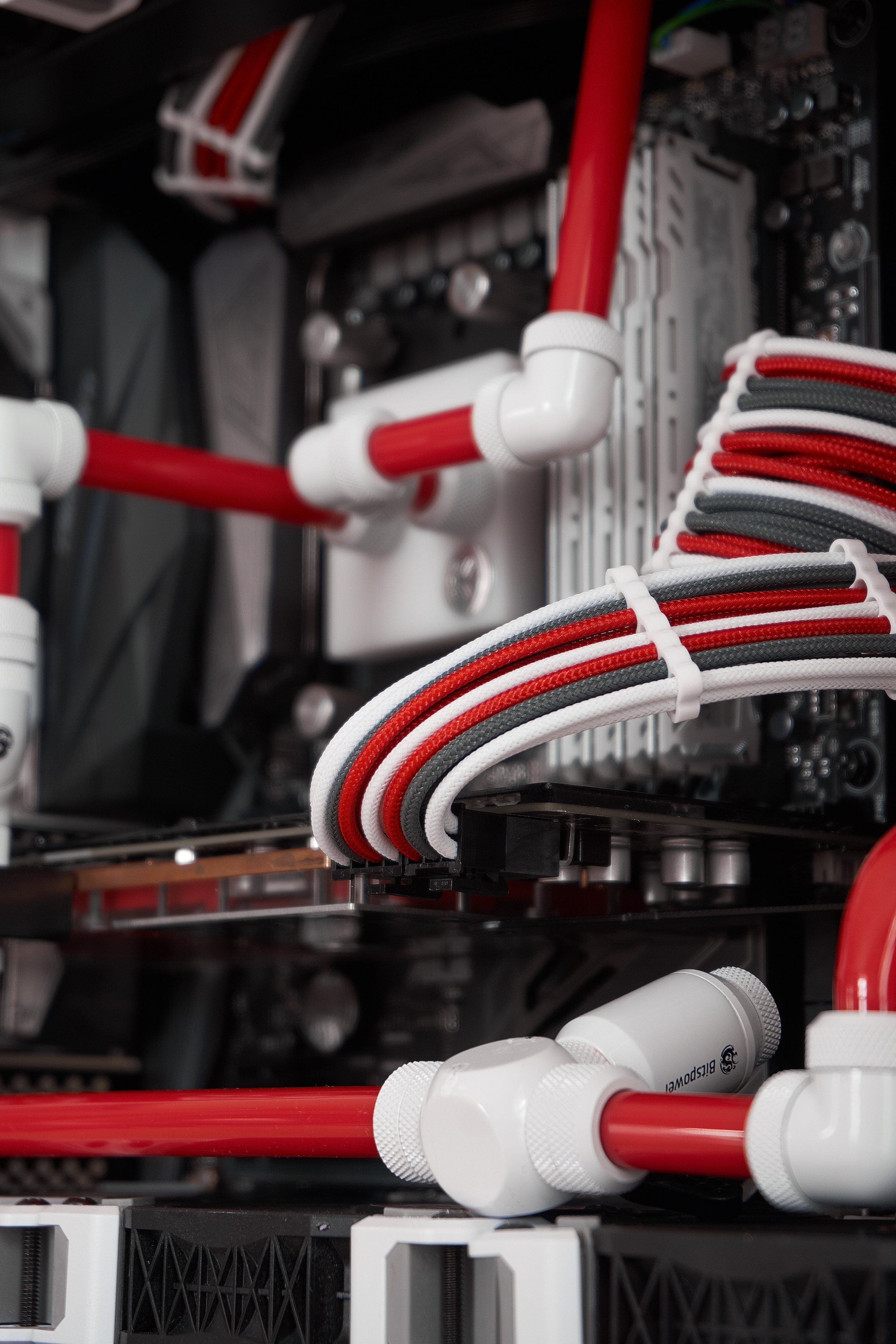 Gaming PC of the Month: WallyWest's White Zenith Gaming Build #6